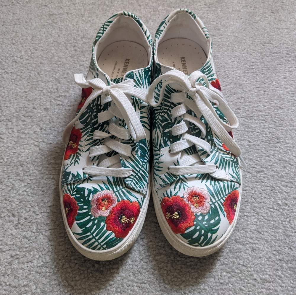 Kenneth Cole Embroidered Sneakers with Green Tropical Leaves and Flowers 9.5